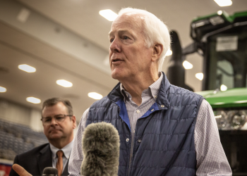 텍사스 공화당 내 긴장 고조 … 트럼프, 존 코닌 지지 여부 놓고 MAGA 진영 ‘찬반 논쟁’