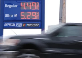 미국 휘발유값 평균 4달러 돌파 … 이란 전쟁 여파 2022년 이후 최고