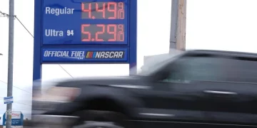 미국 휘발유값 평균 4달러 돌파 … 이란 전쟁 여파 2022년 이후 최고