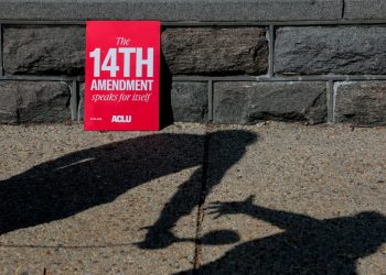 미 대법, ‘출생시민권 제한’ 트럼프 행정명령  위헌 여부 심리 시작