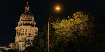 텍사스, 비입법 경로로 이민자 규제 확대 … 면허·차량·교육 전방위 영향