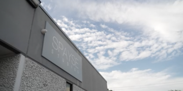 달라스 북서부 창고형 ‘무허가 성인 클럽’ 급습 … 마약 및 성매매 혐의 2명 기소