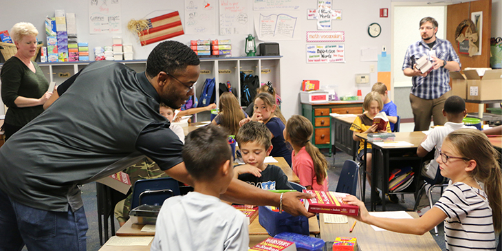 텍사스, 공립학교 필독서에 성경 포함 검토 … 교육 · 종교 논쟁 재점화