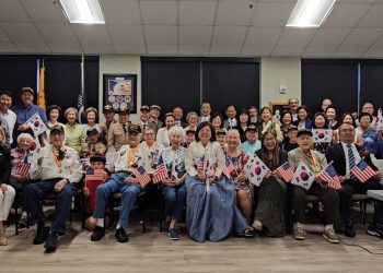 포트워스 한인회, 한국전쟁 참전용사에 ‘자유와 희생의 메달’ 전달