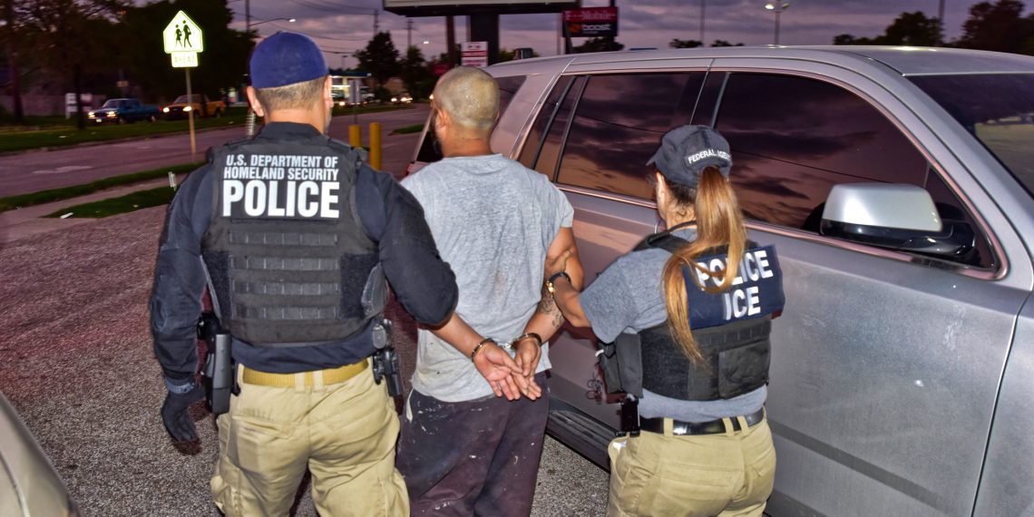 ICE, 거리 단속 대폭 확대 … 휴스턴 총격 사망 사건이 보여준 위험성
