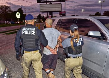 ICE, 거리 단속 대폭 확대 … 휴스턴 총격 사망 사건이 보여준 위험성